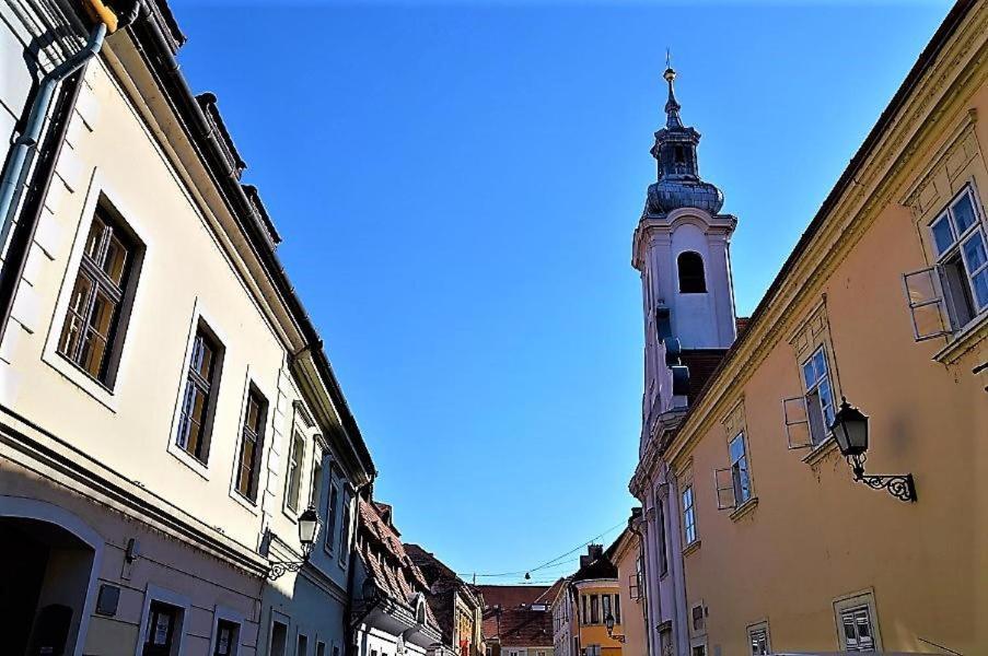 Downtown Apartments Deluxe Győr Extérieur photo