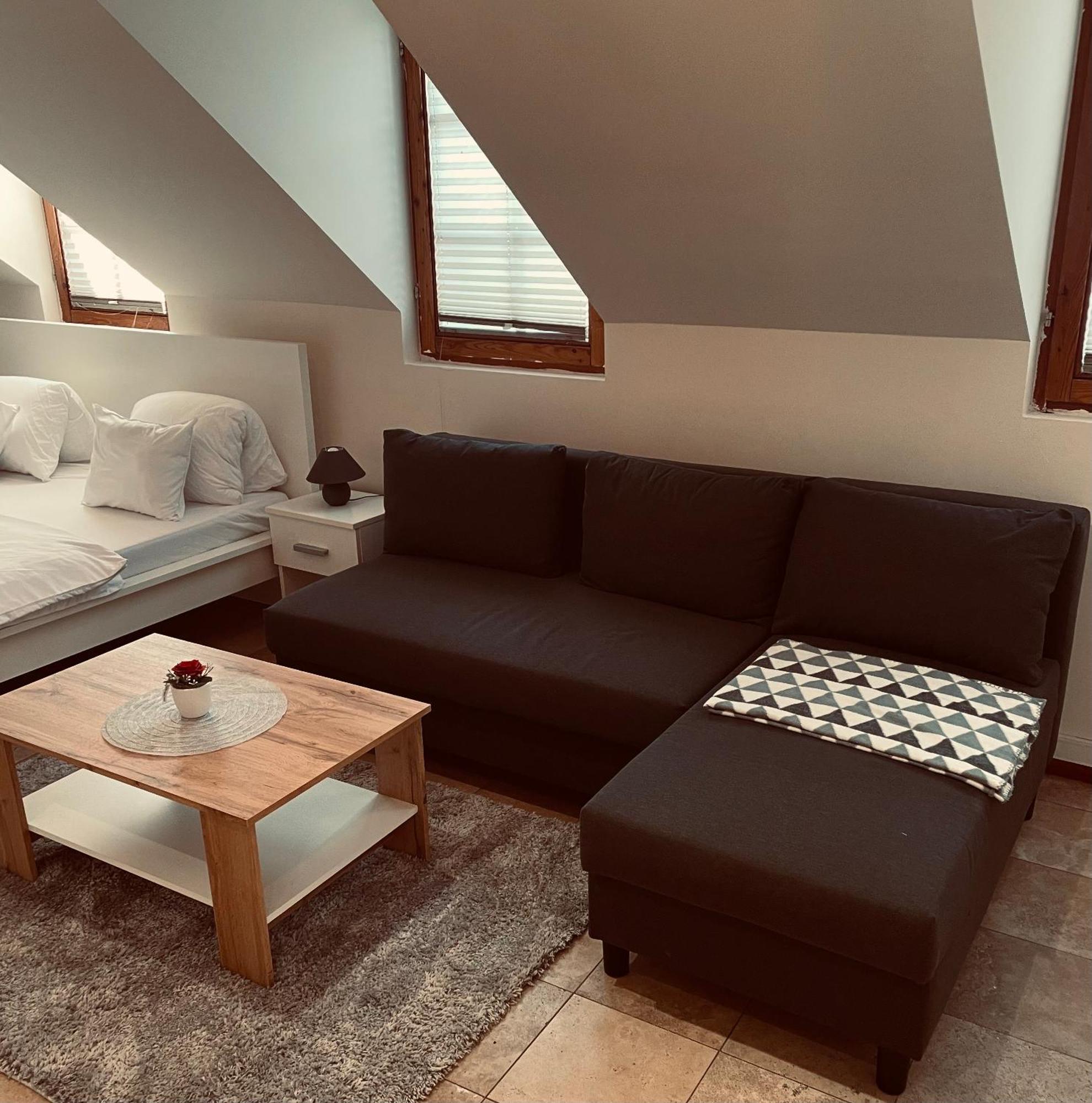 Downtown Apartments Deluxe Győr Extérieur photo